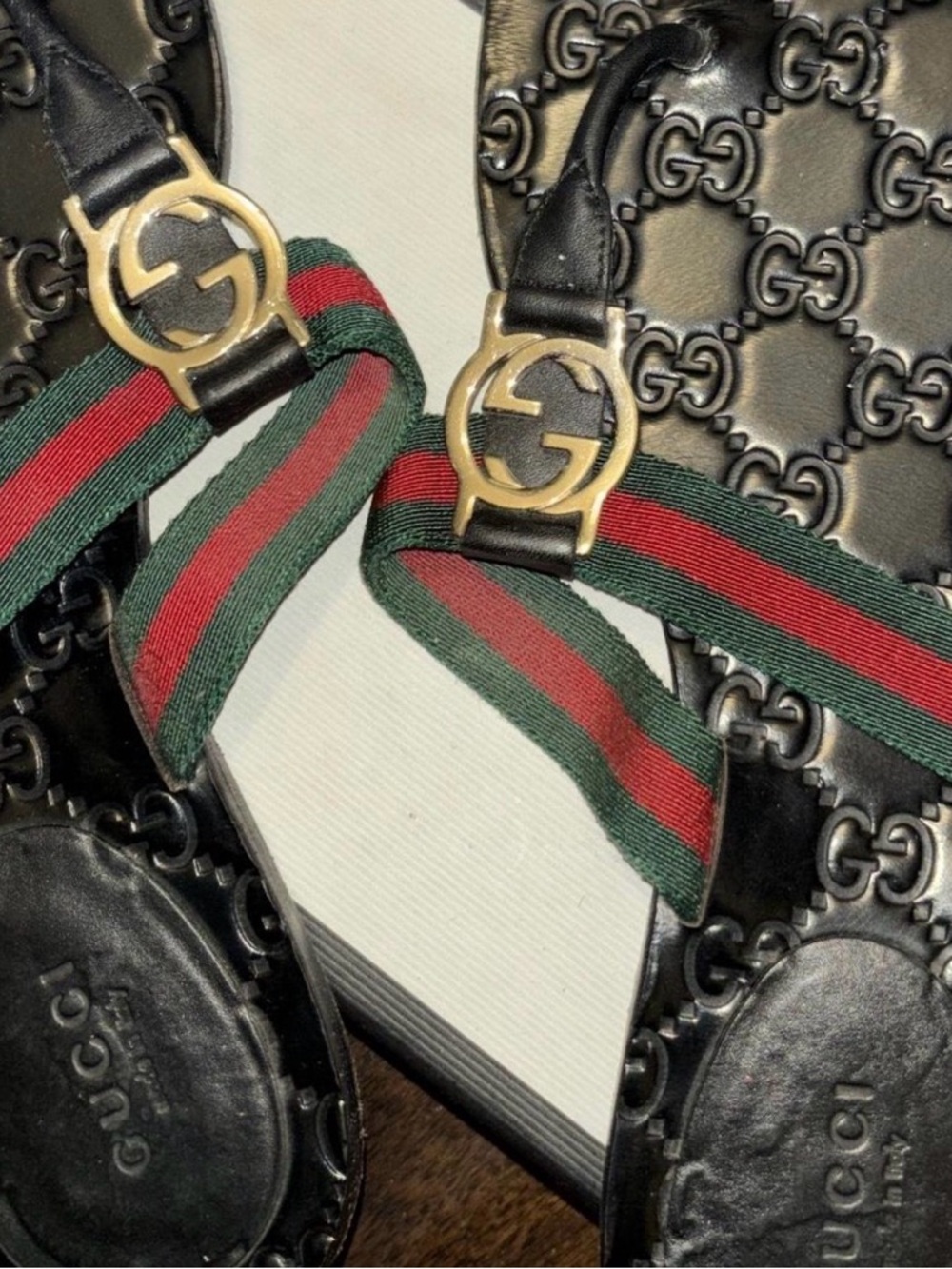 Gucci Black Leather Flip Flops with Green and Red Web